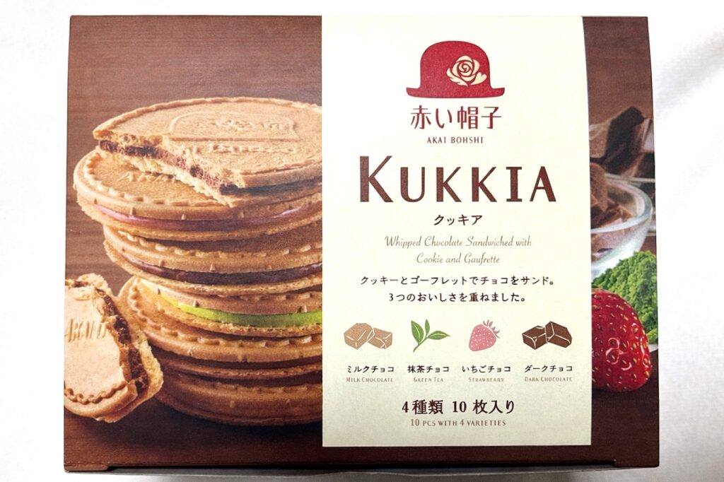 クッキーが重なって積まれている写真の横に商品名「クッキア」と書かれた外箱